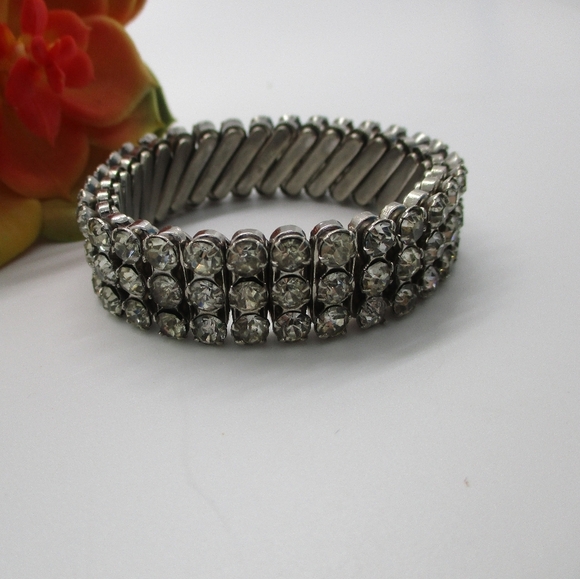 Jewelry - Bracelet vintage rhinestone